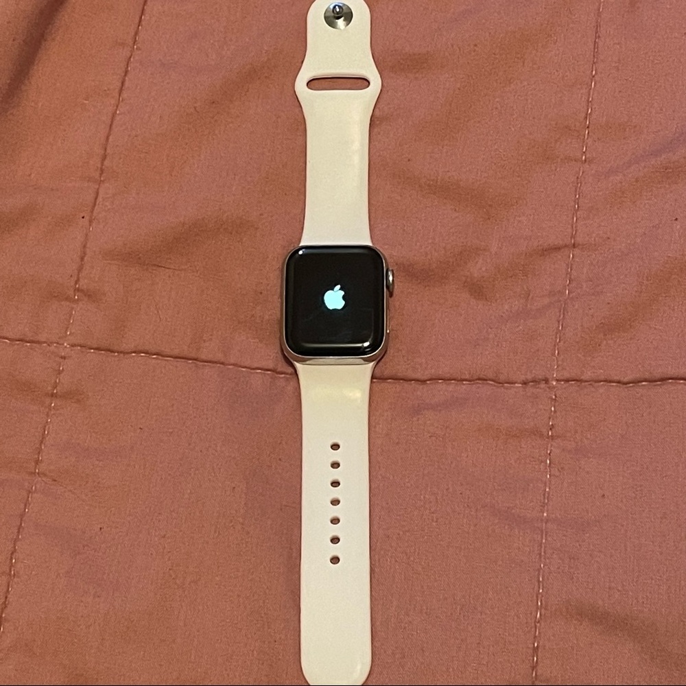 Apple Watch Series 5 40mm GPS/Cellular Capable